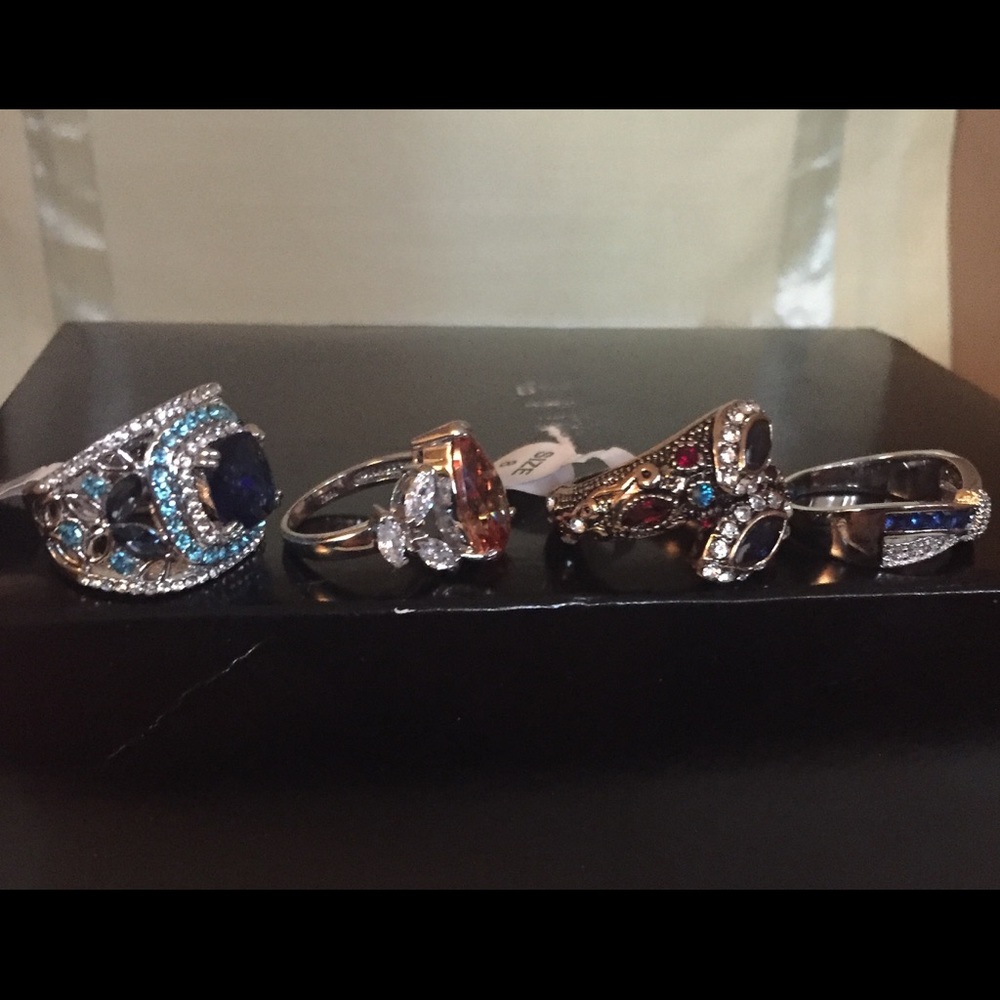 4 Costume Rings - Picture 2 of 2